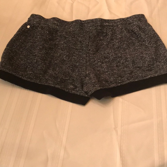 Fabletics Shorts - Picture 3 of 4